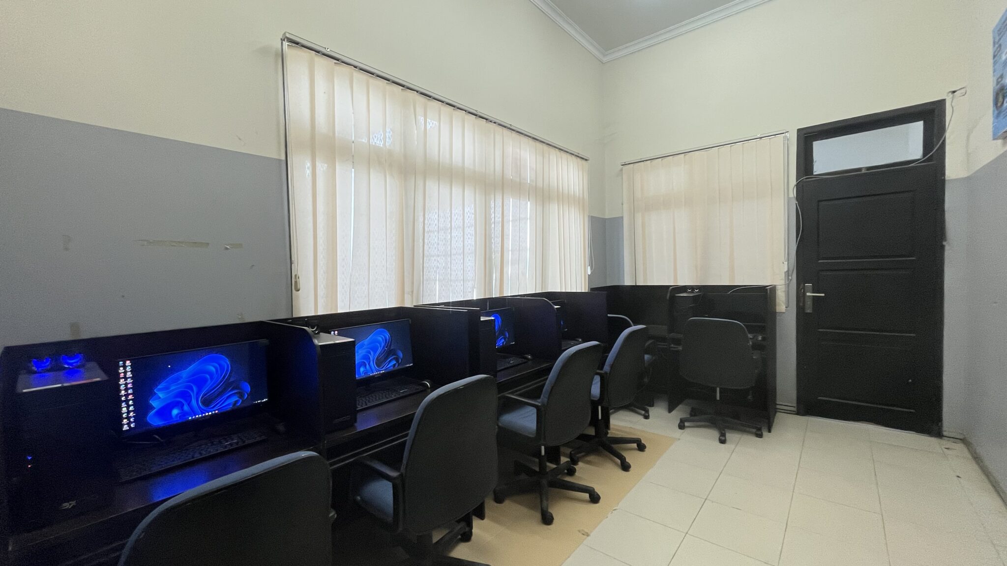 Laboratorium Komputer Bisnis